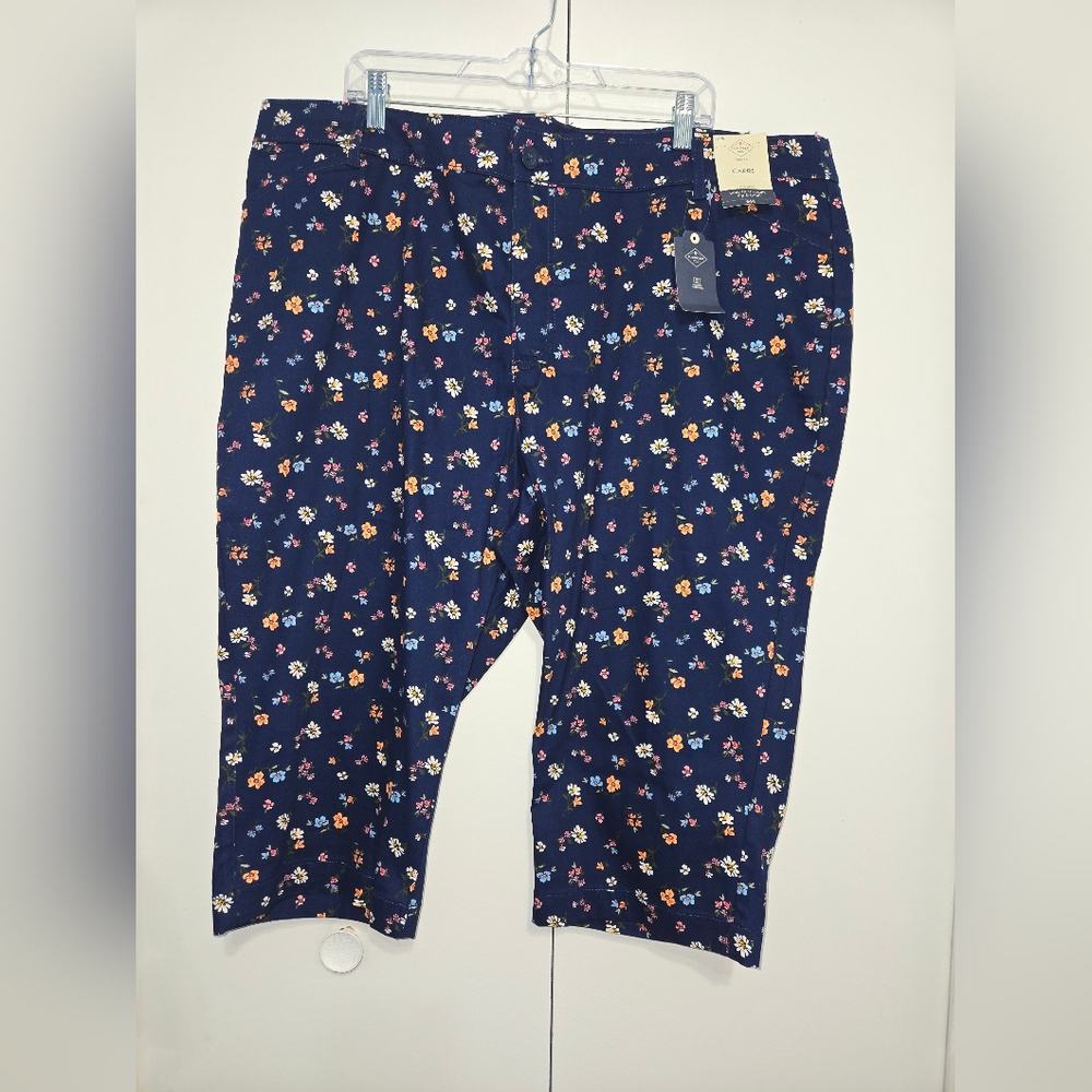 St. John's Bay Women's Navy Floral Capri Pants Size 22W